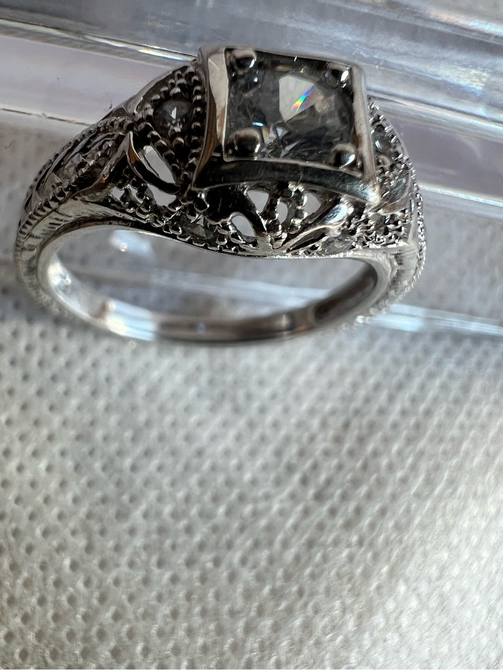 925 Sterling Silver Filigree Ring with Clear Center Ston - Picture 5 of 6